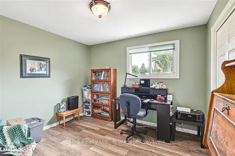 20 GARDINER St, Meaford, ON N4L 1K9