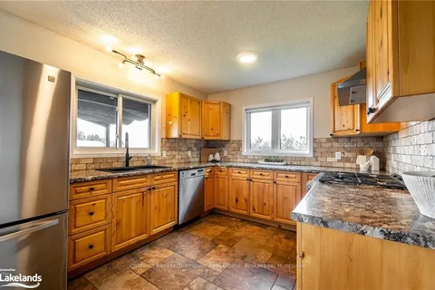 3737 HIGHWAY 124, Magnetawan, ON P0A 1Z0