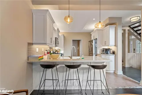 1 DONALD DRIVE, Muskoka Lakes, ON P0B 1J0