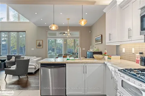 1 DONALD DRIVE, Muskoka Lakes, ON P0B 1J0