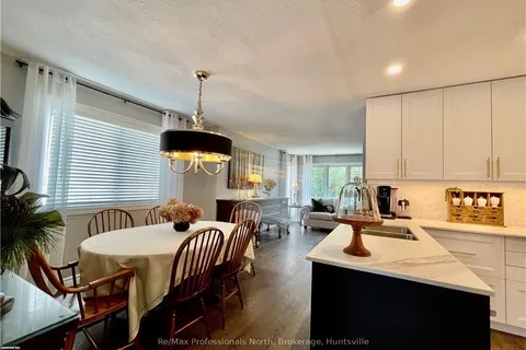 21 CAIRNS Cres, Huntsville, ON P1H 1Y3