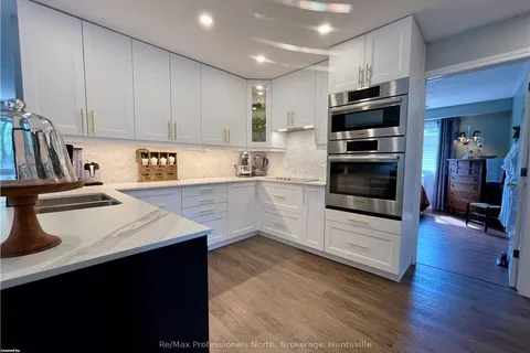 21 CAIRNS Cres, Huntsville, ON P1H 1Y3