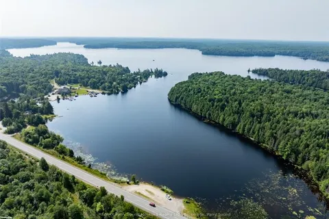 21 MOONWING Rd, Magnetawan, ON P0A 1A0