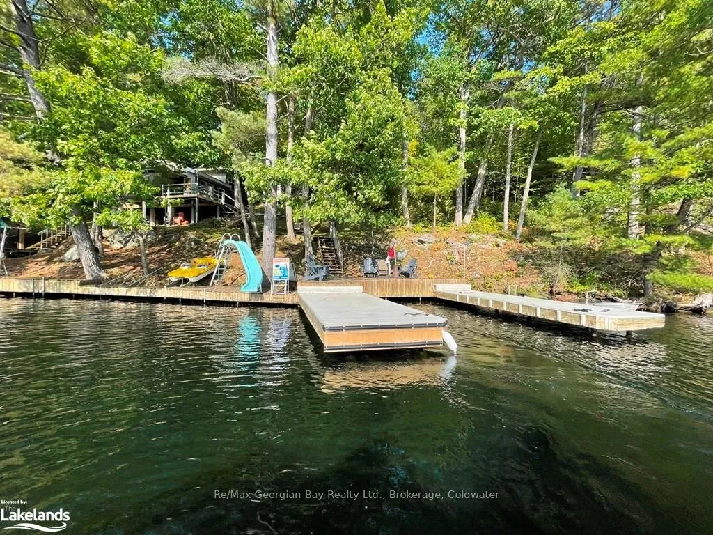 4 SEVERN RIVER SR406, Muskoka Lakes, ON L0K 1E0