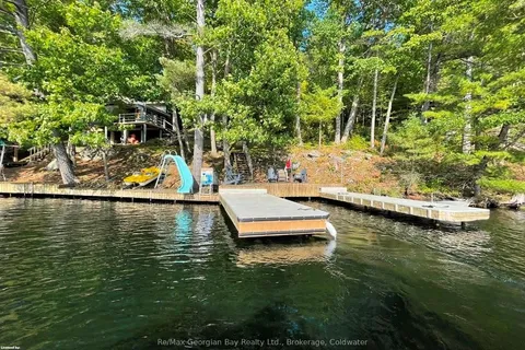 4 SEVERN RIVER SR406, Muskoka Lakes, ON L0K 1E0