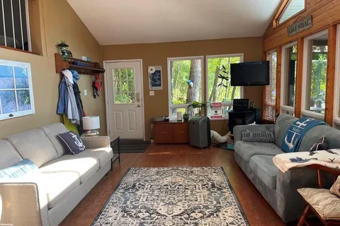 4 SEVERN RIVER SR406, Muskoka Lakes, ON L0K 1E0