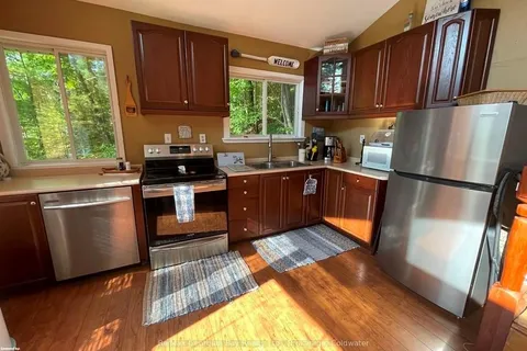 4 SEVERN RIVER SR406, Muskoka Lakes, ON L0K 1E0