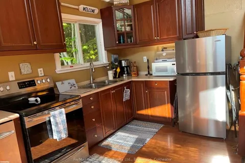 4 SEVERN RIVER SR406, Muskoka Lakes, ON L0K 1E0