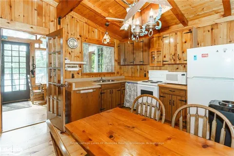 202 LYNX Dr, Kearney, ON P0A 1M0