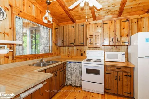 202 LYNX Dr, Kearney, ON P0A 1M0