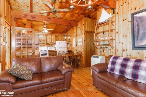 202 LYNX Dr, Kearney, ON P0A 1M0