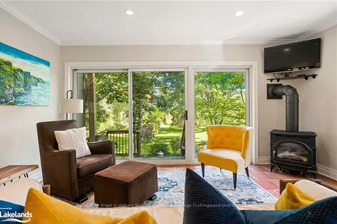 365 2ND Ave, Owen Sound, ON N4K 2E8