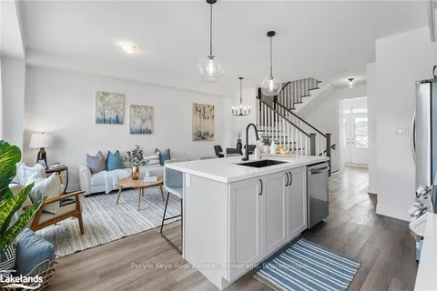 31 CHAMBERY St, Bracebridge, ON P1L 0N4