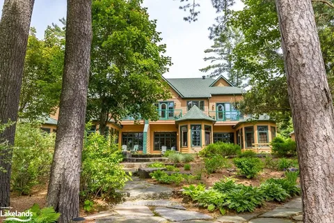 1111 DWIGHT BEACH Road, Lake of Bays, ON P0A 1H0