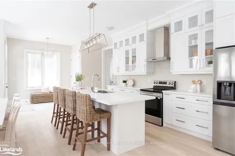 132 OLD ASPDIN Rd, Huntsville, ON P0B 1M0