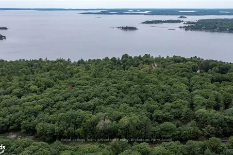 17 OAKRIDGE Rd, McDougall, ON P2A 2W9