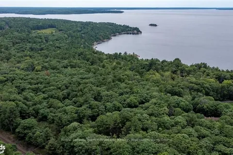 17 OAKRIDGE Rd, McDougall, ON P2A 2W9