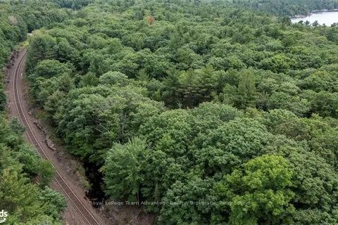 15 OAKRIDGE Rd, McDougall, ON P2A 2W9