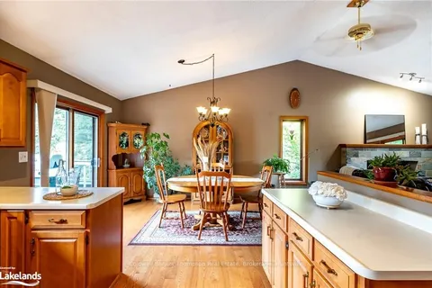 256 SOUTH MARY LAKE Rd, Huntsville, ON P0B 1L0