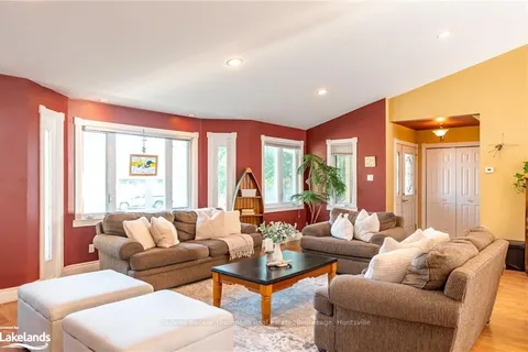 4237 RAVENSCLIFFE Rd, Huntsville, ON P1H 2J2