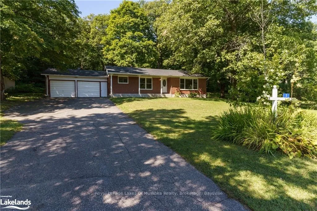 5 FAIRLAWN Blvd, Bracebridge, ON P1L 1L5