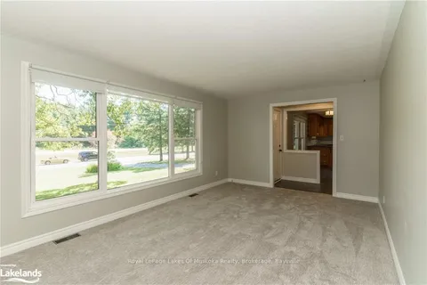 5 FAIRLAWN Blvd, Bracebridge, ON P1L 1L5