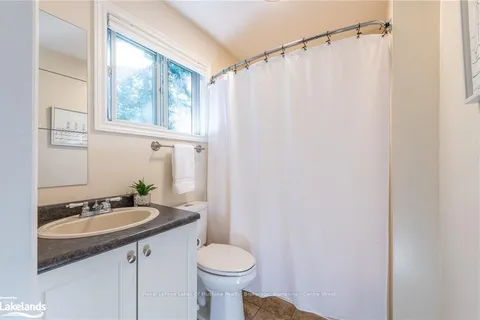 36 WEST ELLIOTT St, Huntsville, ON P1H 1W2