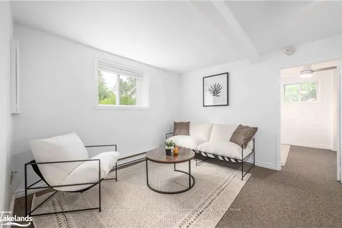 36 WEST ELLIOTT St, Huntsville, ON P1H 1W2