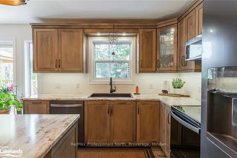 460 BOBCAYGEON Rd, Minden Hills, ON K0M 2K0