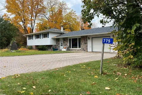775 SARAH St, Gravenhurst, ON P1P 1E4