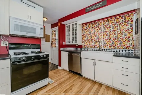 775 SARAH St, Gravenhurst, ON P1P 1E4