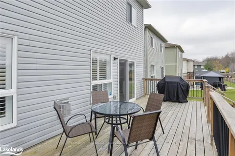 83 DOUGLAS Dr, Bracebridge, ON P1L 0L3