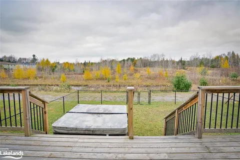 83 DOUGLAS Dr, Bracebridge, ON P1L 0L3