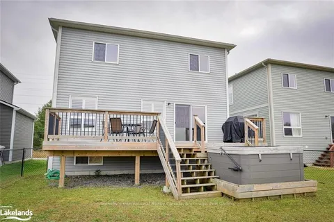 83 DOUGLAS Dr, Bracebridge, ON P1L 0L3