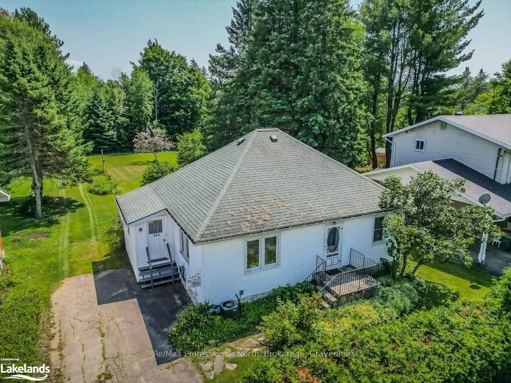 104 ANN St, Bracebridge, ON P1L 1M1