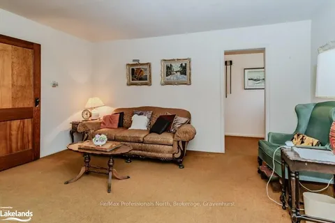 104 ANN St, Bracebridge, ON P1L 1M1