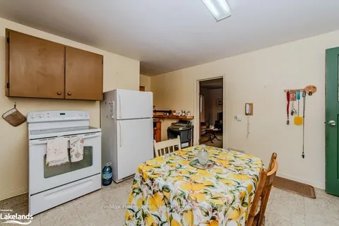 104 ANN St, Bracebridge, ON P1L 1M1