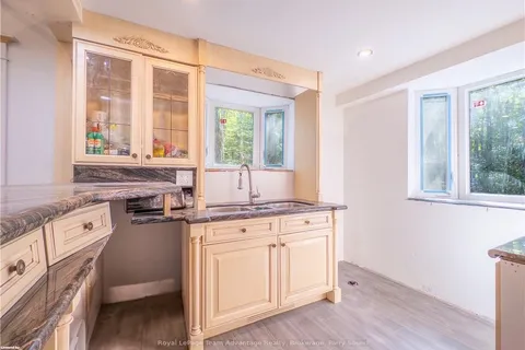 16 LONG &amp; WINDING Rd, Seguin, ON P2A 2W8