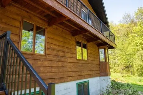 1107 FALKENBURG Rd, Bracebridge, ON P1L 1X4