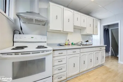 82 DURHAM St, Kawartha Lakes, ON K9V 2P9