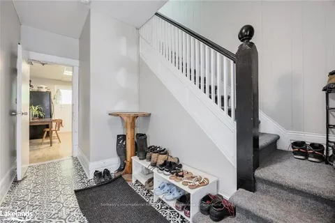 82 DURHAM St, Kawartha Lakes, ON K9V 2P9