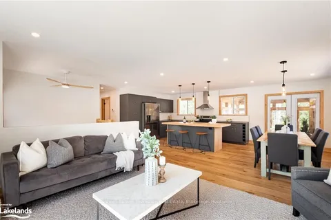 323 LYNX LAKE Rd, Huntsville, ON P1H 2J3