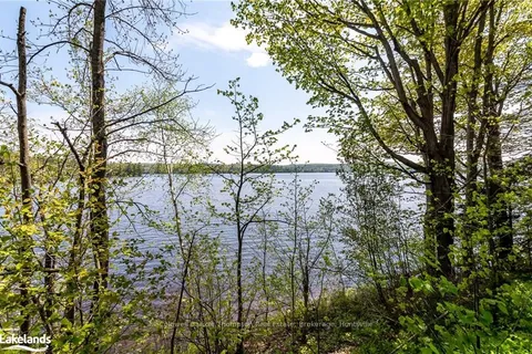 631 HIGHWAY 60, Huntsville, ON P1H 1B4