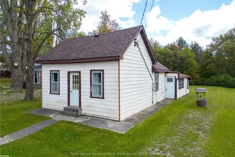 203 QUEEN St, South Bruce Peninsula, ON N0H 1P0