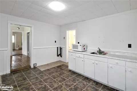 203 QUEEN St, South Bruce Peninsula, ON N0H 1P0