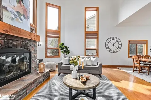 137 PIONEER Lane, Blue Mountains, ON L9Y 0M7