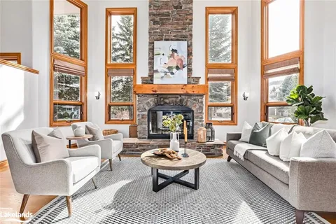 137 PIONEER Lane, Blue Mountains, ON L9Y 0M7