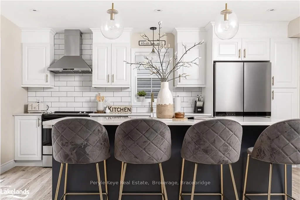 240 WILD ROSE Dr, Gravenhurst, ON P1P 0B4