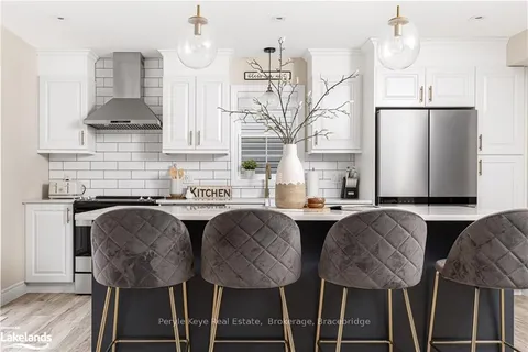 240 WILD ROSE Dr, Gravenhurst, ON P1P 0B4