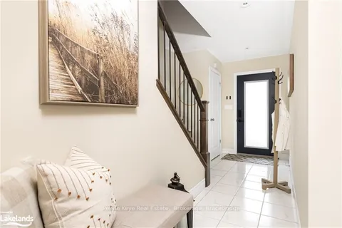 240 WILD ROSE Dr, Gravenhurst, ON P1P 0B4